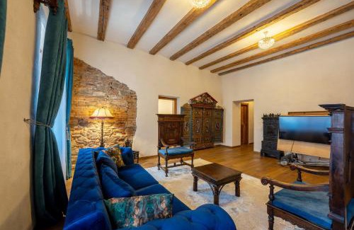 Sighisoara Hotel | The Throne - M Museum Hotel