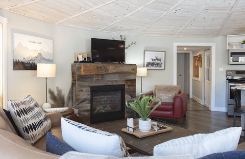 Huntsville House | The Triple Round House, In The Heart Of Hidden Valley Ski Hill & Peninsula Lake