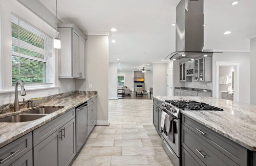 Baileys Crossroads House | The Ultimate Luxury | Yard | Jacuzzi | Garage