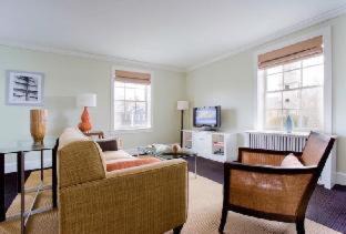 Newport Hotel | The Vanderbilt, Auberge Collection