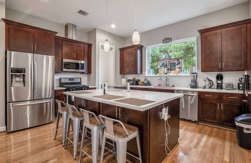 Riverside Terrace Bed & Breakfast | The Vibe 3bd X 4b I Downtown l Med Center I NRG Stad l Free Parking