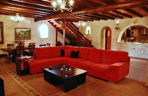 Koiliomenos Villa | The Vivian - Luxury Stone Villa