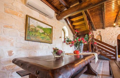 Koiliomenos Villa | The Vivian - Luxury Stone Villa