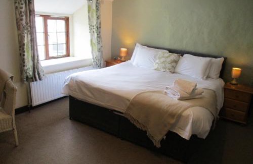 Old Cleeve Hotel | The White Horse Inn