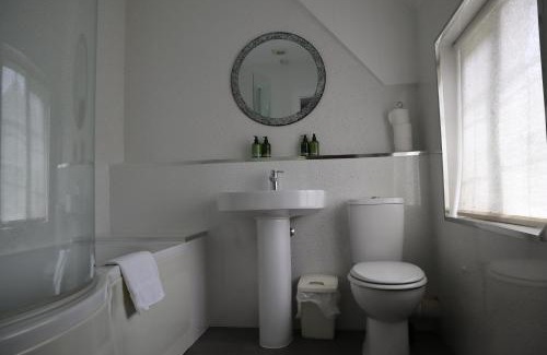 Old Cleeve Hotel | The White Horse Inn