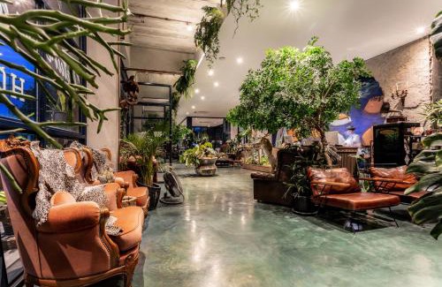 Surin Hotel | THE WOOD