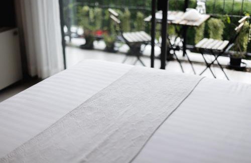 Surin Hotel | THE WOOD