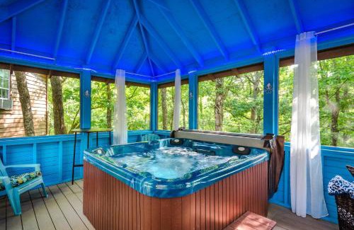 Eureka Springs Historic District Hotel | The Woods Cabins