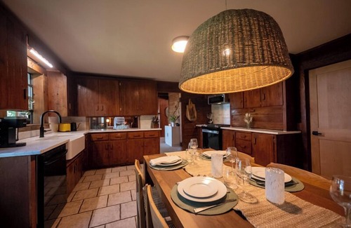 Eureka Springs Hotel | The Woodsman Lodge