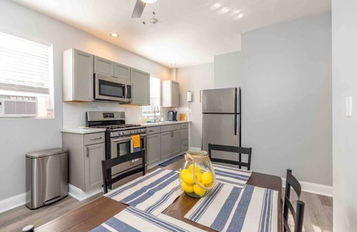 Morgantown Apartment | This apartment is a 0 bedroom(s), 1 bathrooms, located in Morgantown, WV.