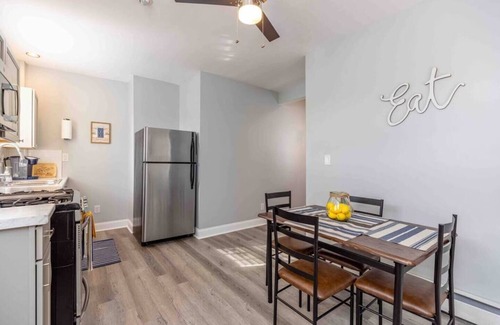 Morgantown Apartment | This apartment is a 0 bedroom(s), 1 bathrooms, located in Morgantown, WV.