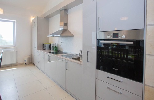 Rojci Apartment | Three-Bedroom Apartment Sunce No.3 with Shared Pool