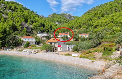 Gdinj Apartment | Three bedroom apartment with terrace and sea view Cove Skozanje, Hvar (A-4024-a)