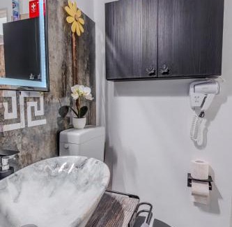 Sector 5 Apartment | Tiki's Bar studio