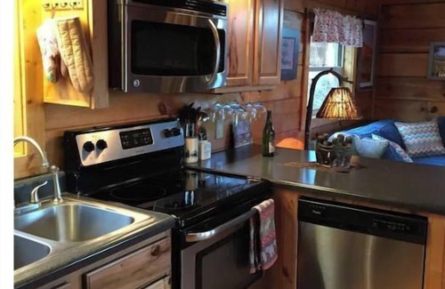 Fancy Gap Cabin | Time to Unwine-Waterfront Cabin w/Hot Tub! Pet Friendly! Blue Ridge Parkway