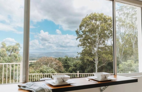 Maroochy River Apartment | Tinarra treetops, a 1 bedroom studio with a fully equipped bathroom and lounge