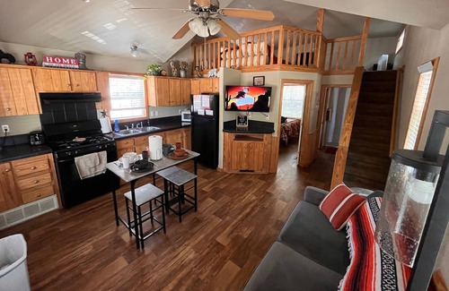 Hudson Bend Cabin | Tiny Home Getaway: Pool, Hot Tub & Peaceful Vibes