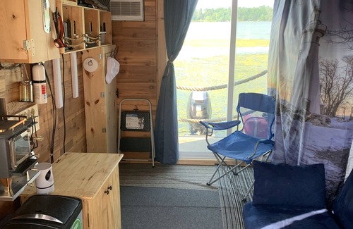 Shipshewana Boat Rental | Tiny Houseboat
