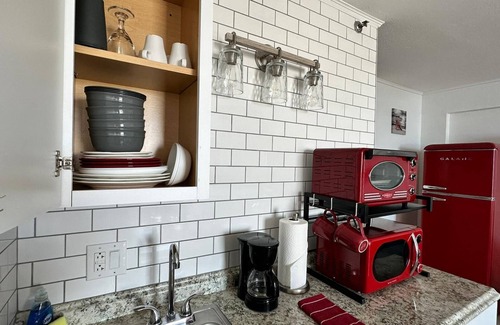 East Daytona Apartment | Top Floor Cozy Studio with Oceanview & Kitchenette