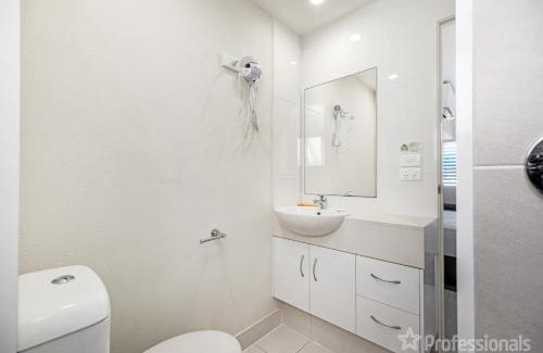 Emu Park Apartment | Top Level Studio 17 Endeavour