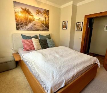 Sudstadt Apartment | Top Wohnung in Stadtvilla mit Terrasse und Garten