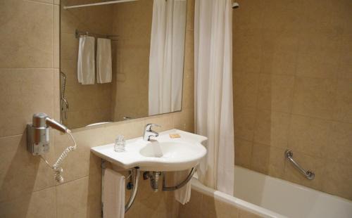 Areias de Sao Joao Apartment | Topazio Vibe Beach Hotel & Apartments - Adults Friendly