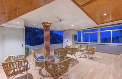 Dharampur Villa | Tourist Villa | Lounge | Snooker | Meals | Valley View | Kasauli Hills