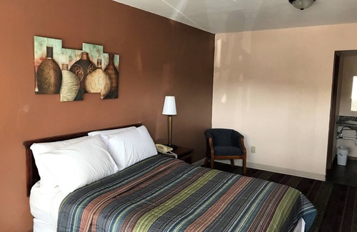Oshkosh Hotel | Town Motel