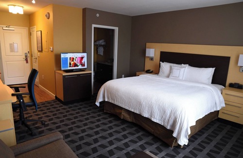 Lawrence Hotel | TownePlace Suites Lawrence Downtown