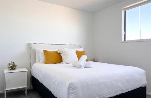 Addington Apartment | Townhouse Close to Everything