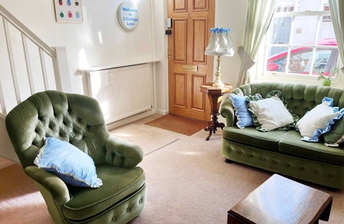 Stratford-upon-Avon House | Traditional 2 bedroom Cottage