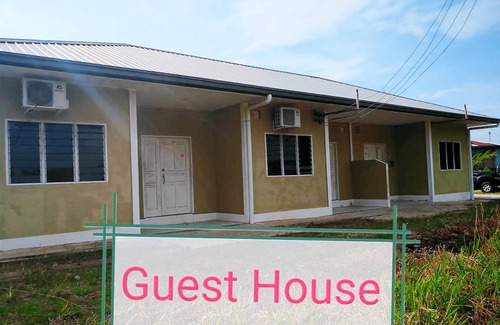 Sipitang Cabin | Traditional Fisherman Village Near Samur