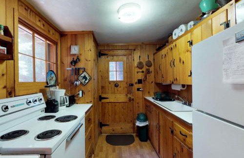Greenville Junction House | Traditional Maine Cabin