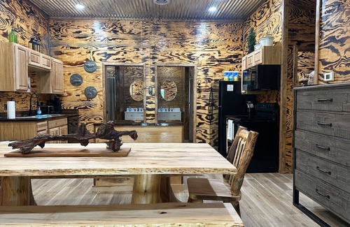 Newtown Cabin | Trailside Lodge: 10 Sec Ride to Trail, Sleeps 14!