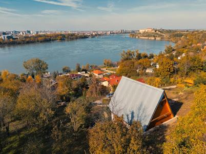 Petrovaradin Ski Chalet | Tramonto