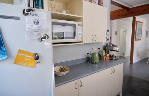 Titirangi Cottage | Tranquil Bush Living- on the 'Fringe of Heaven'
