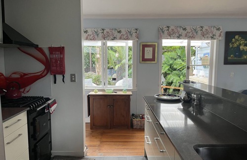 Mount Eden Cottage | Tranquil City Cottage close to Eden Park and CBD