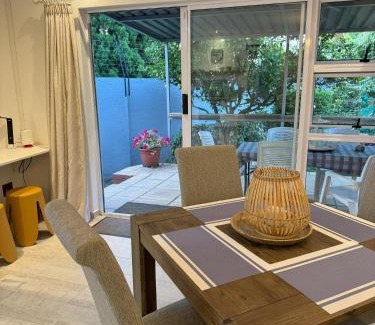 Greater Johannesburg Metropolitan Area House | Tranquil Cottage Retreat - Malanshof Randburg