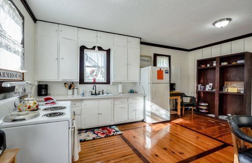 Lampasas House | Tranquil Farmhouse in Natural Setting