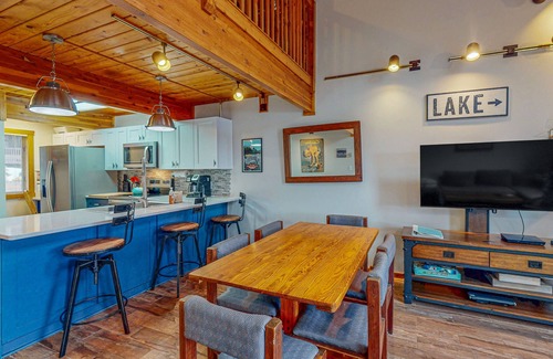 Sunplace House | Tranquil & sunlit lake retreat with pool, fire pit, & views - near skiing & golf