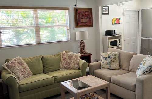 Mid Island Cottage | Tranquila Beach Cottage