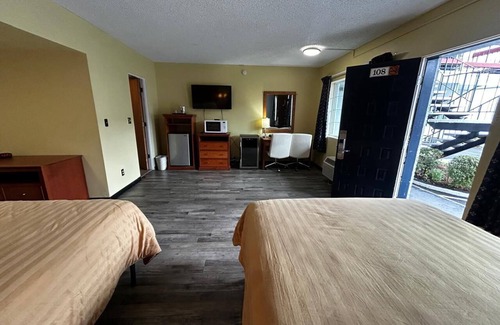 Longview Hotel | Travelers Inn by OYO Longview Kelso