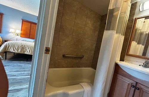 Longview Hotel | Travelers Inn by OYO Longview Kelso