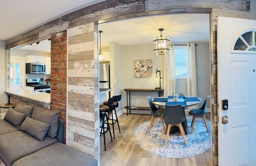 Portage Lakes House | Traveling Professional's Portage Lakes Retreat! Akron canton area dog friendly