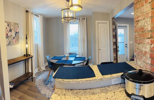 Portage Lakes House | Traveling Professional's Portage Lakes Retreat! Akron canton area dog friendly