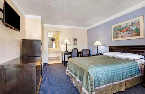North Richland Hills Hotel | Travelodge by Wyndham North Richland Hills/Dallas/Ft Worth