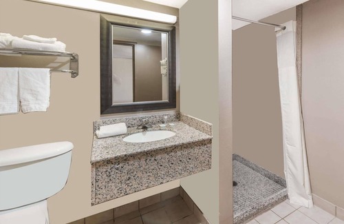 Bloomington Hotel | Travelodge by Wyndham Bloomington