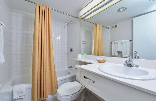 Brook Park Hotel | Travelodge by Wyndham Cleveland Airport