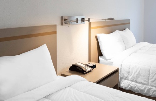 Elkhart Hotel | Travelodge by Wyndham Elkhart