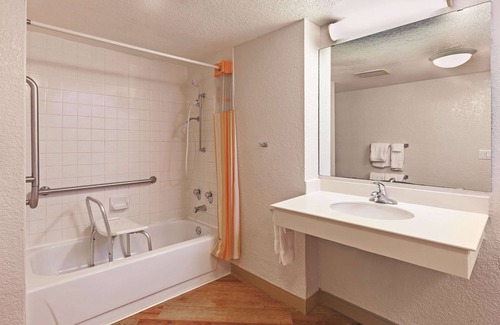 FM 1960 Hotel | Travelodge by Wyndham Houston Cy-Fair
